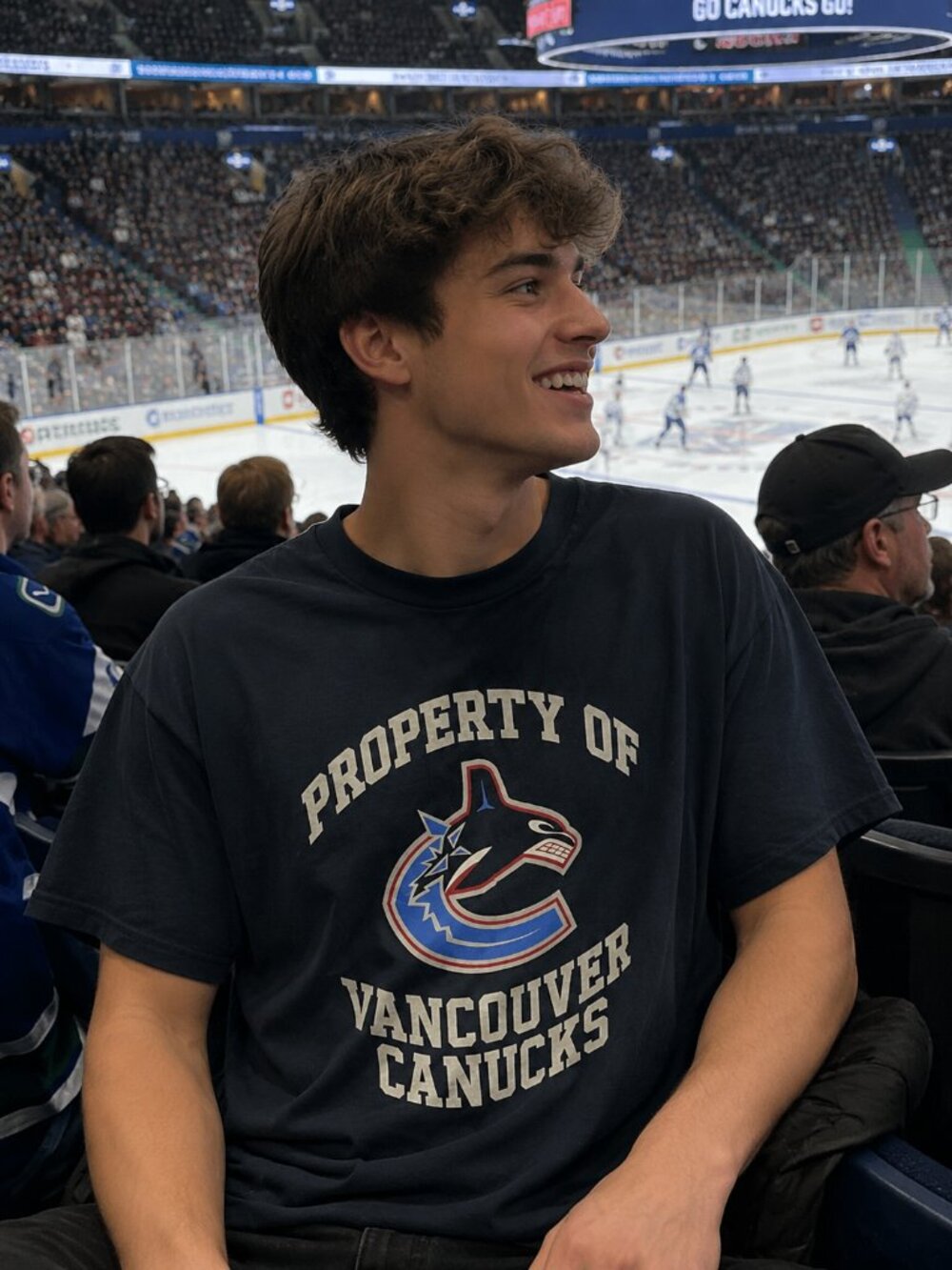 Mens NHL Vancouver Canucks TShirt  (LARGE)